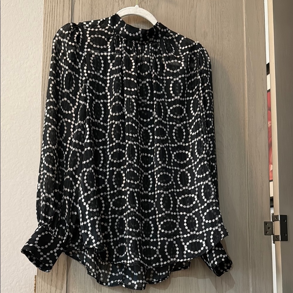 H&M Black and White Graphic Long Sleeve Blouse